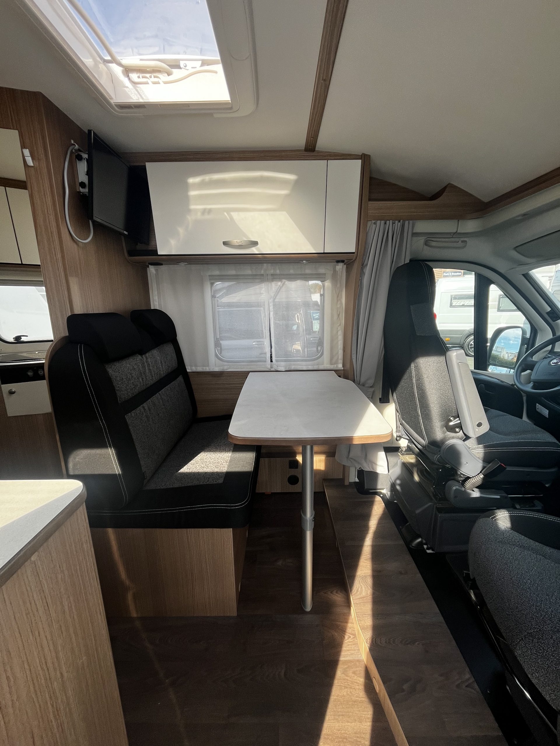 CARADO V337 BVA – Image 2