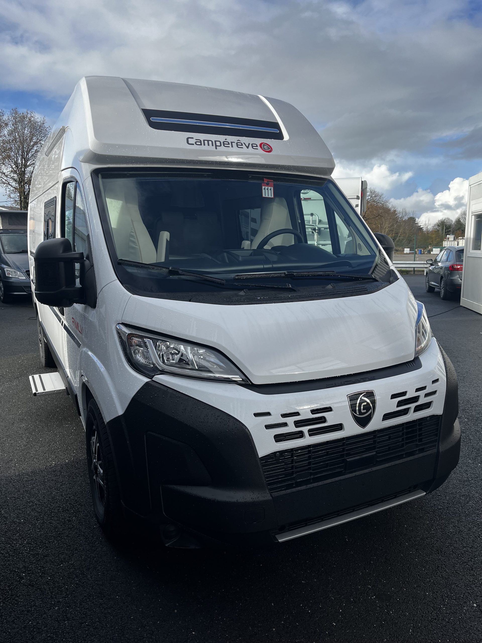 CAMPEREVE FAMILY VAN